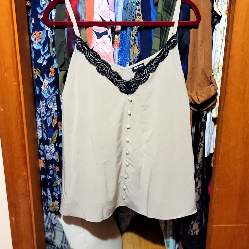 Torrid flowy button tank top
